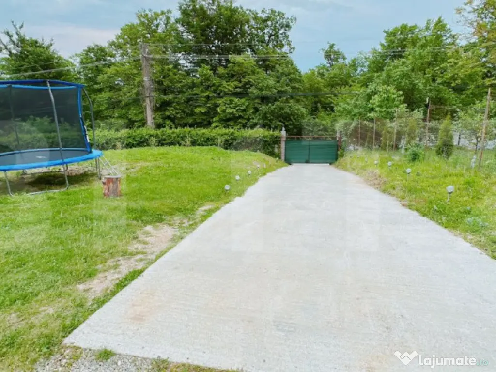 Casa in Moreni (exterior Vest) si 2000 mp de teren