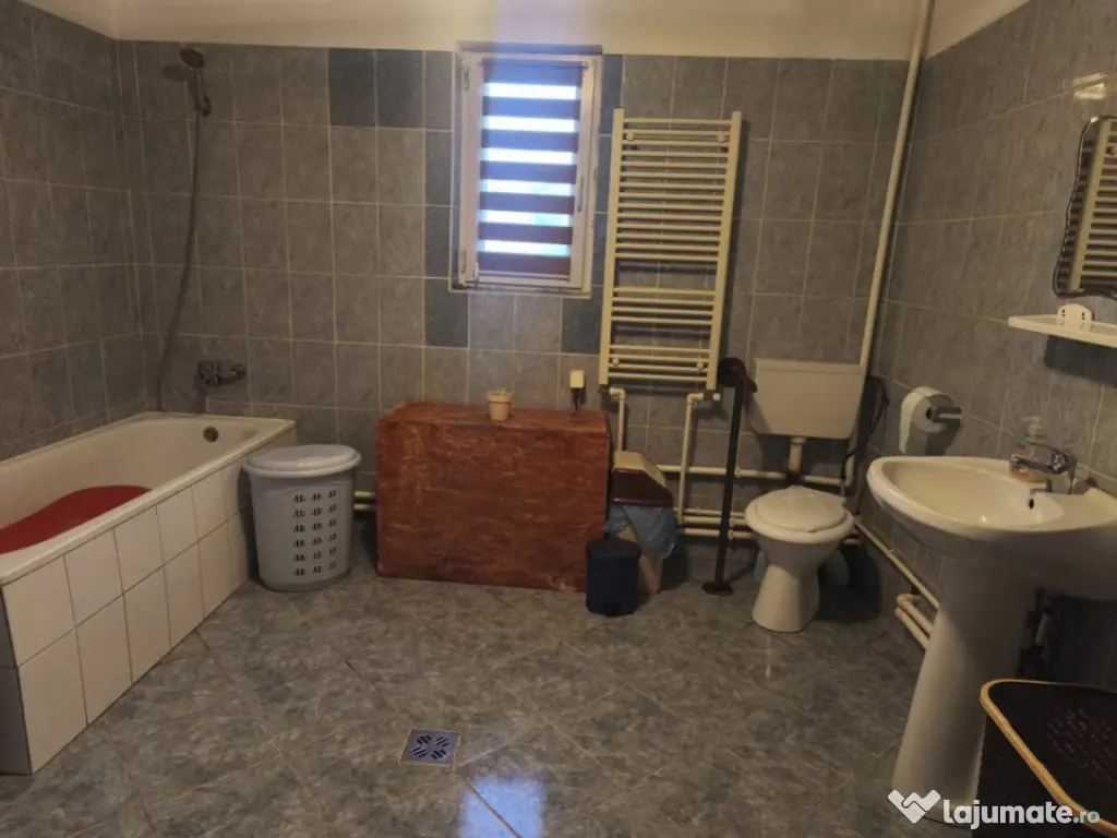 Casa 5 camere, 210mp, zona Gramesti, Siret