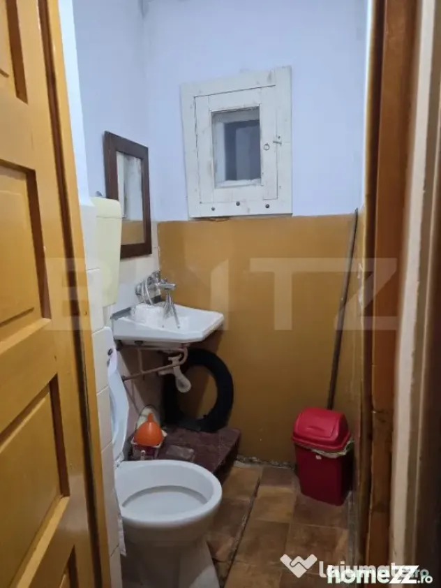 Casa de vanzare, 6 camere, 137 mp, teren 579 mp, zona semice - Satu Mare (Satu-Mare)