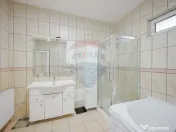 Casǎ cu piscinǎ și garaj de vânzare în Sânmartin, B... 