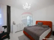 Casǎ cu piscinǎ și garaj de vânzare în Sânmartin, B... 