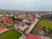 Casǎ cu piscinǎ și garaj de vânzare în Sânmartin, B... 