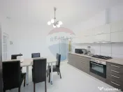 Casǎ cu piscinǎ și garaj de vânzare în Sânmartin, B... 