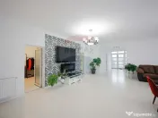 Casǎ cu piscinǎ și garaj de vânzare în Sânmartin, B... 