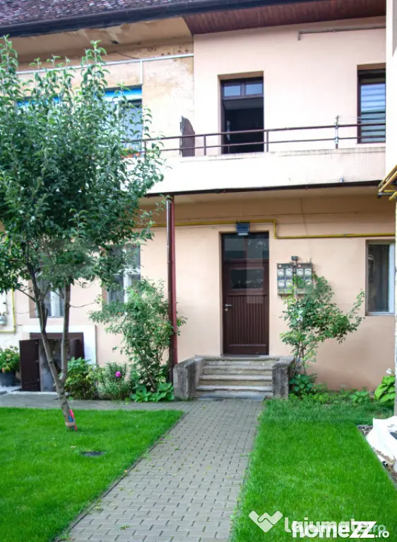 Apartament 3 camere 2 bai -in vila - 80mp -pivnita si parc - Brasov (Brasov)