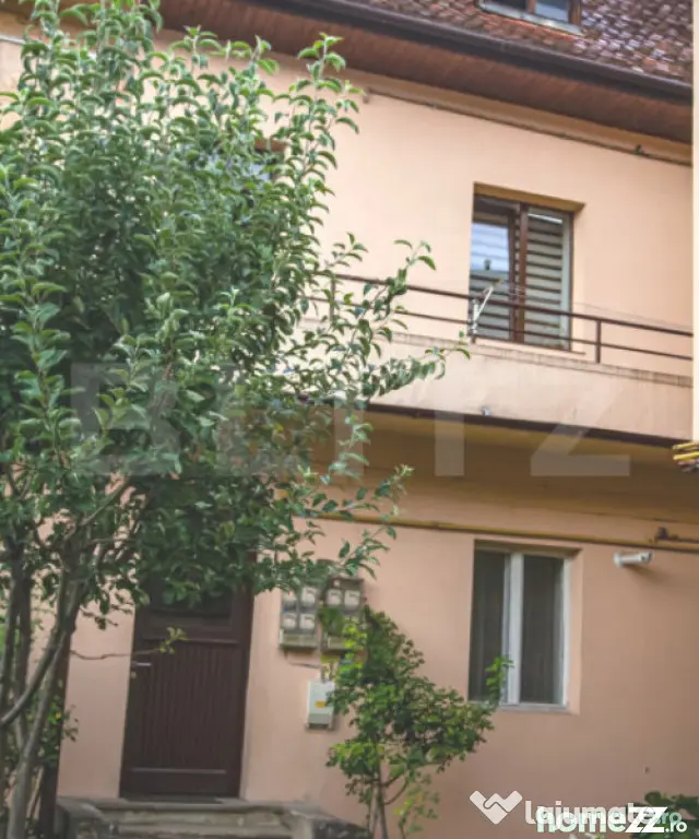Apartament 3 camere 2 bai -in vila - 80mp -pivnita si parc - Brasov (Brasov)