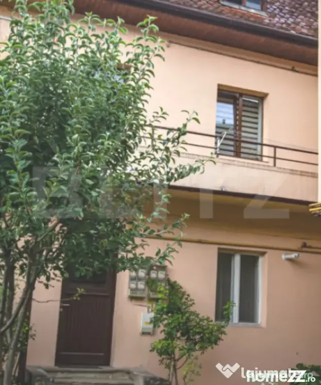 Apartament 3 camere 2 bai -in vila - 80mp -pivnita si parc - Brasov (Brasov)