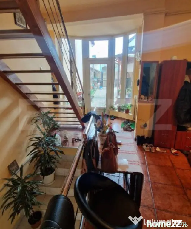Casa in Centru Civic 4 camere , D +P+ E , PLUS SPATIU COMERC - Brasov (Brasov)