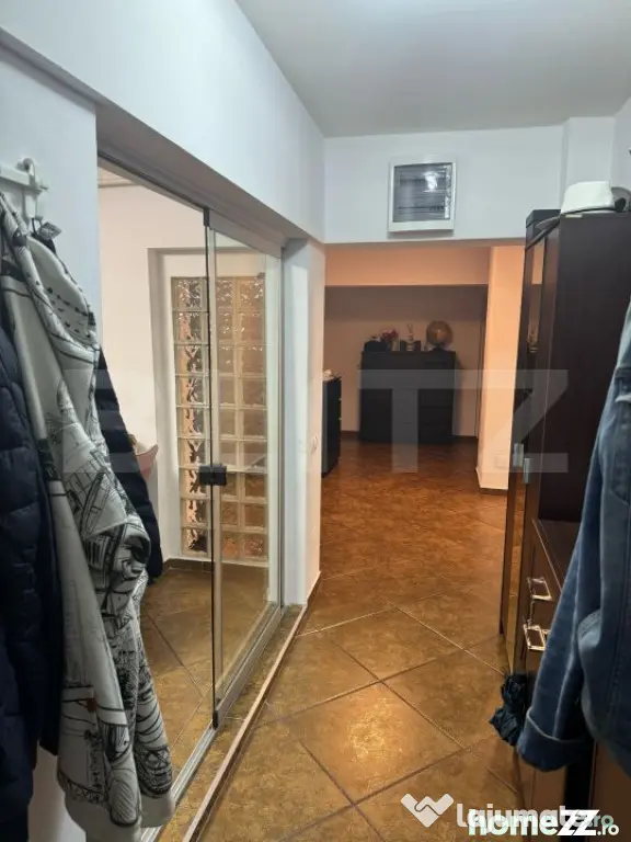 Apartament de vanzare cu 4 camere, zona Ultracentral SCHIMB