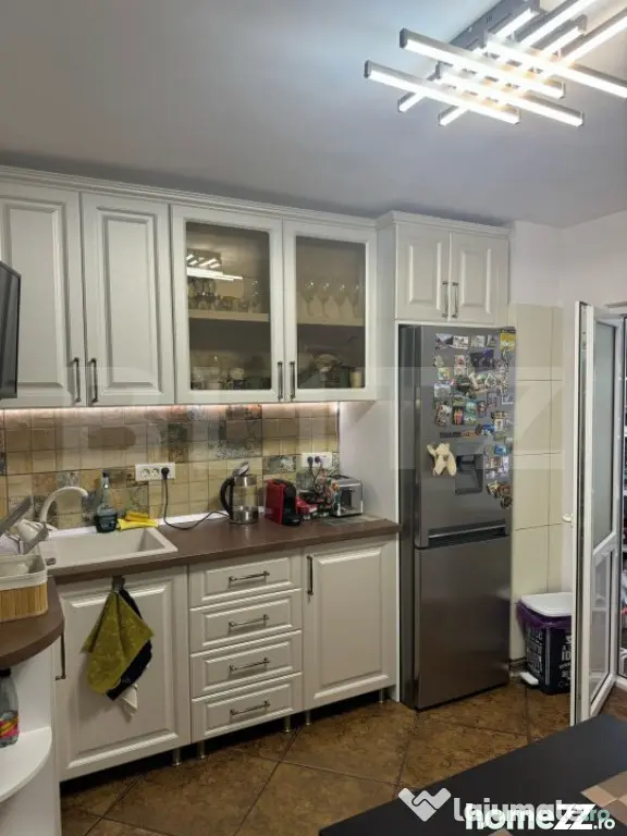 Apartament de vanzare cu 4 camere, zona Ultracentral SCHIMB