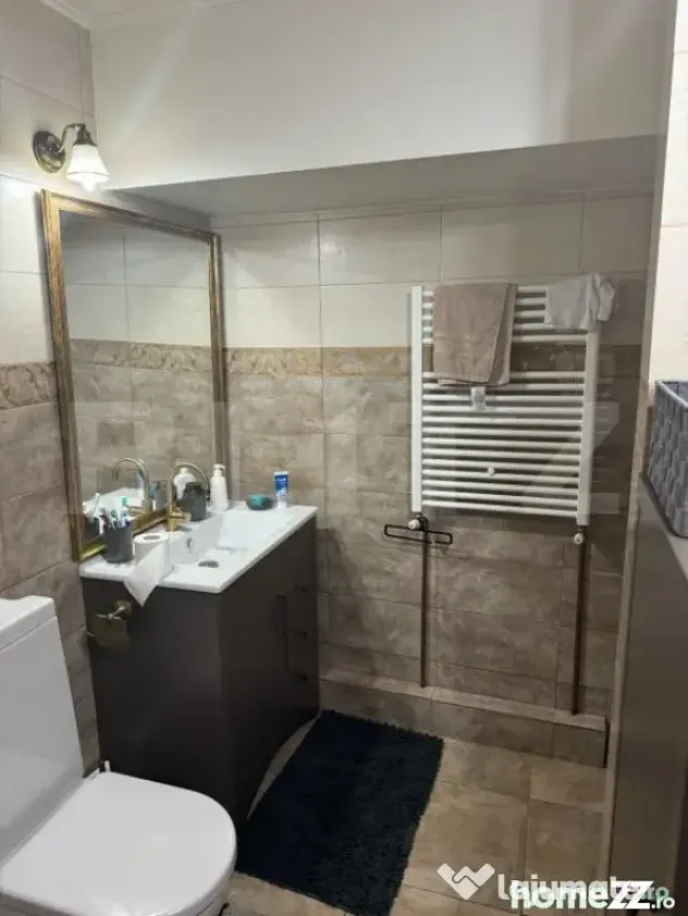 Apartament de vanzare cu 4 camere, zona Ultracentral SCHIMB