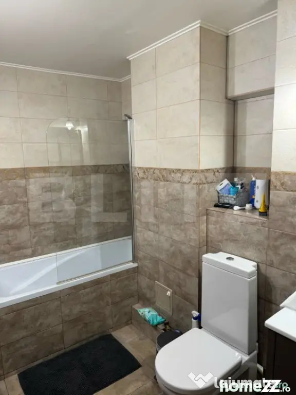 Apartament de vanzare cu 4 camere, zona Ultracentral SCHIMB