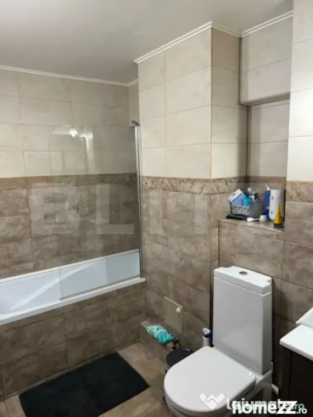 Apartament de vanzare cu 4 camere, zona Ultracentral SCHIMB