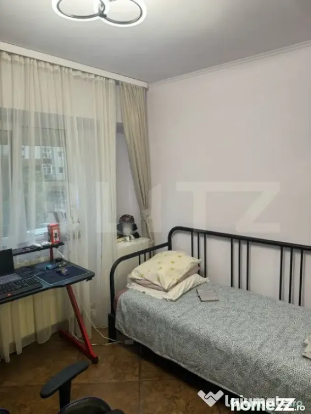 Apartament de vanzare cu 4 camere, zona Ultracentral SCHIMB