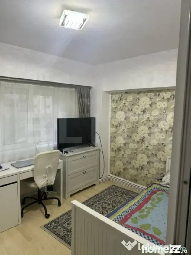 Apartament de vanzare cu 4 camere, zona Ultracentral SCHIMB