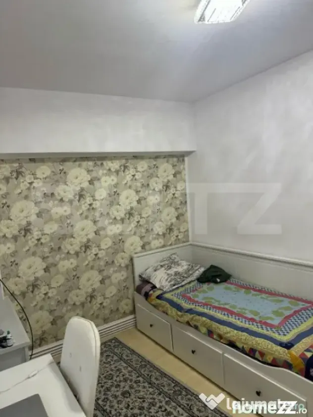 Apartament de vanzare cu 4 camere, zona Ultracentral SCHIMB