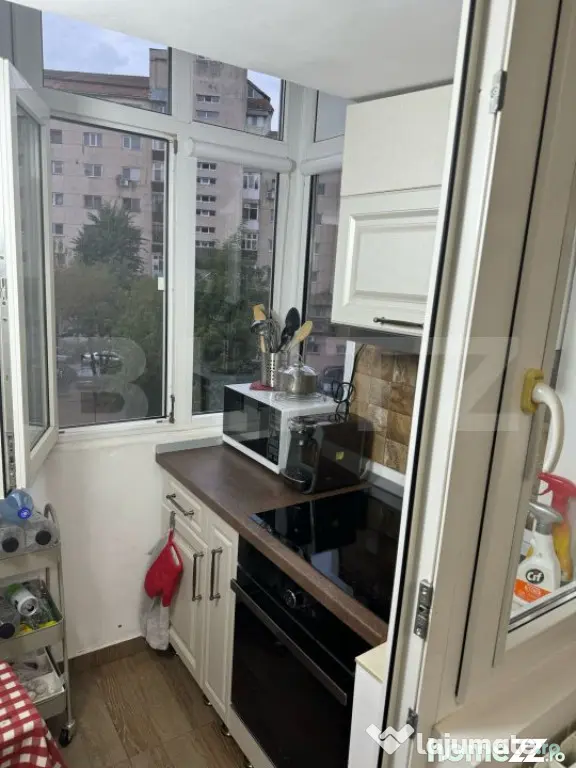 Apartament de vanzare cu 4 camere, zona Ultracentral SCHIMB