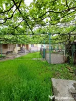 Casa renovabila cu 2 spatii comerciale, 416.6 mp, teren de 7