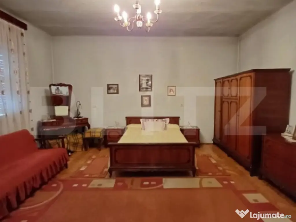 Casa renovabila cu 2 spatii comerciale, 416.6 mp, teren de 7