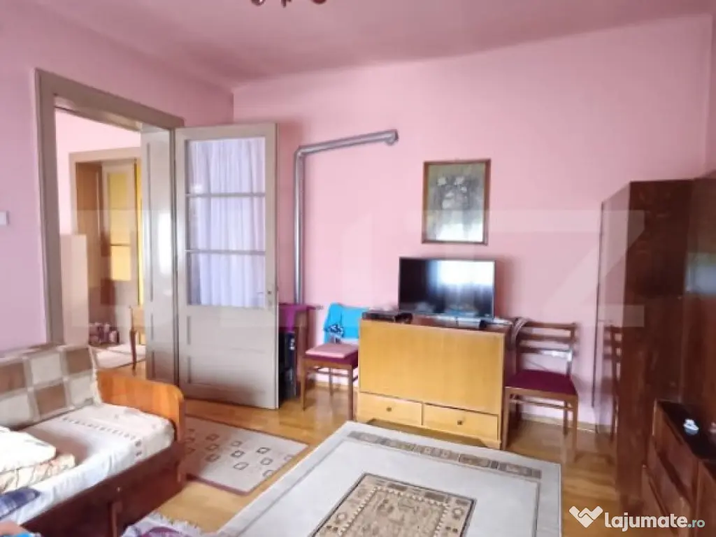 Casa renovabila cu 2 spatii comerciale, 416.6 mp, teren de 7