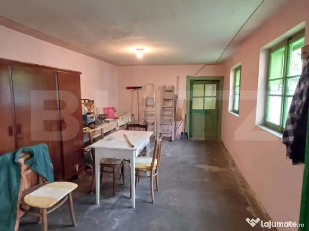 Casa renovabila cu 2 spatii comerciale, 416.6 mp, teren de 7