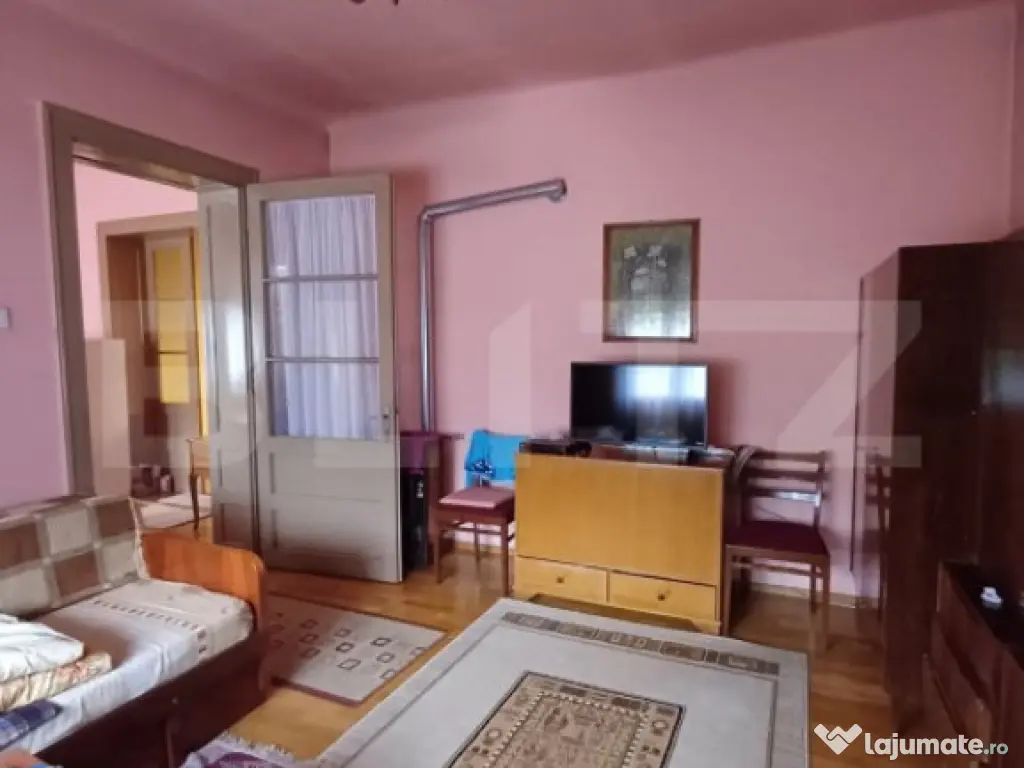 Casa renovabila cu 2 spatii comerciale, 416.6 mp, teren de 7