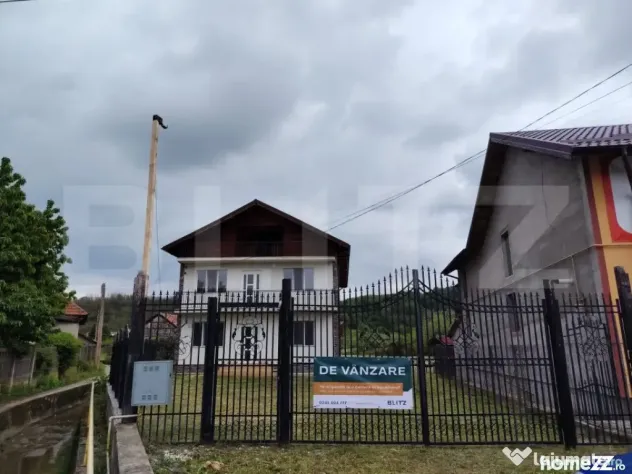 Casa de vanzare, cu 6 camere, 288 mp, zona Voinesti - Targoviste (Dambovita)