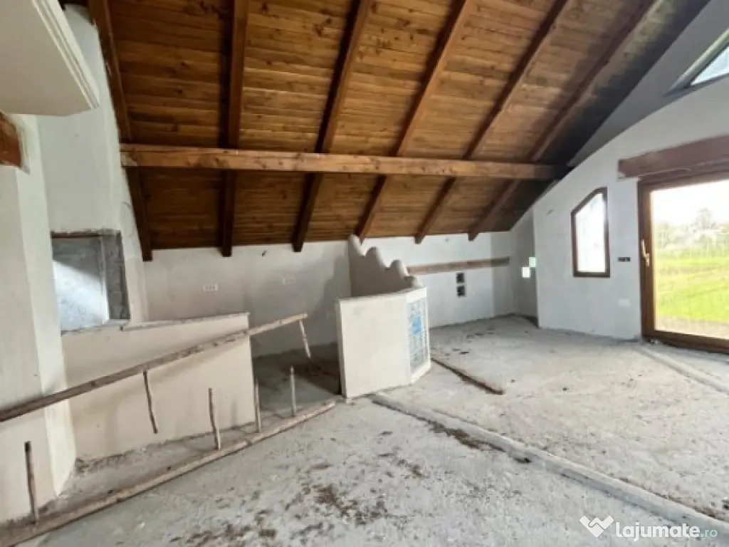 Casa la rosu, teren 1675mp, Fratautii Vechi