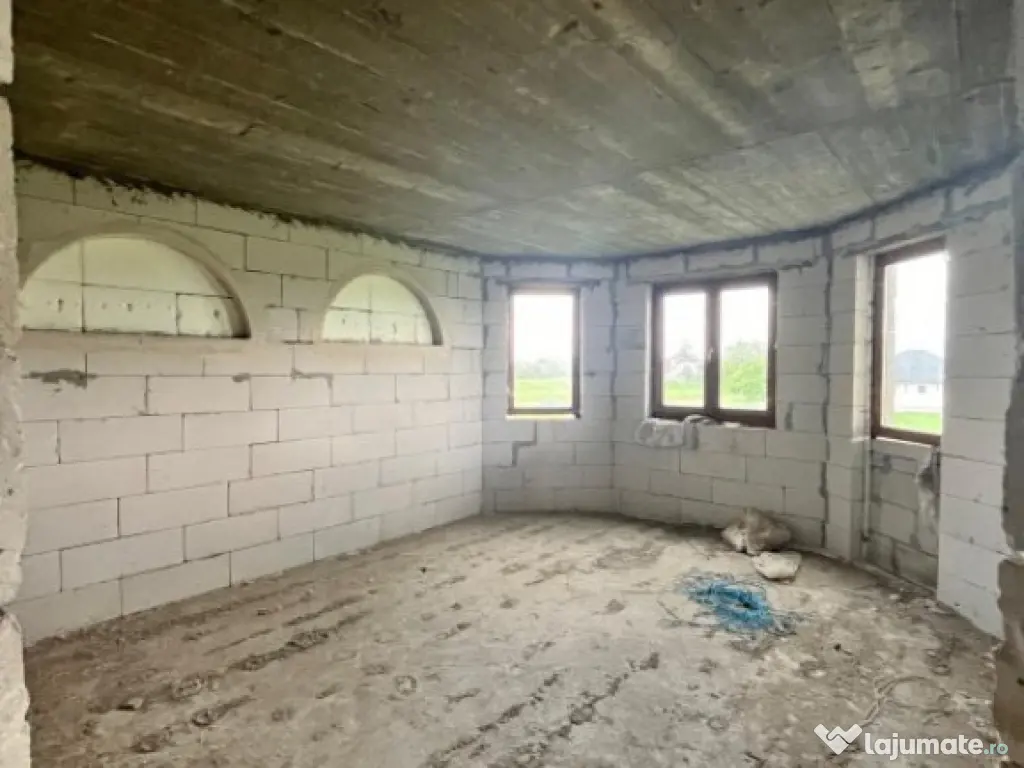 Casa la rosu, teren 1675mp, Fratautii Vechi