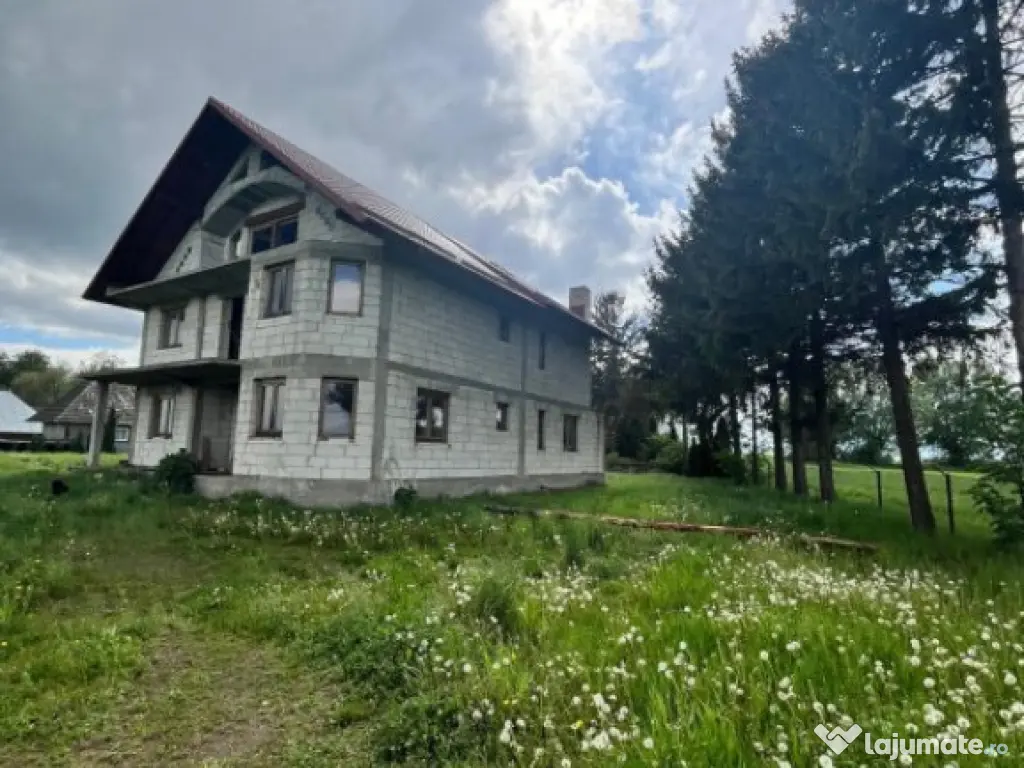 Casa la rosu, teren 1675mp, Fratautii Vechi