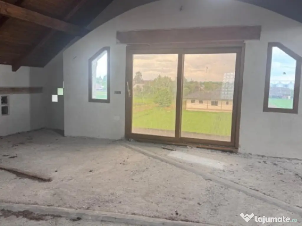 Casa la rosu, teren 1675mp, Fratautii Vechi