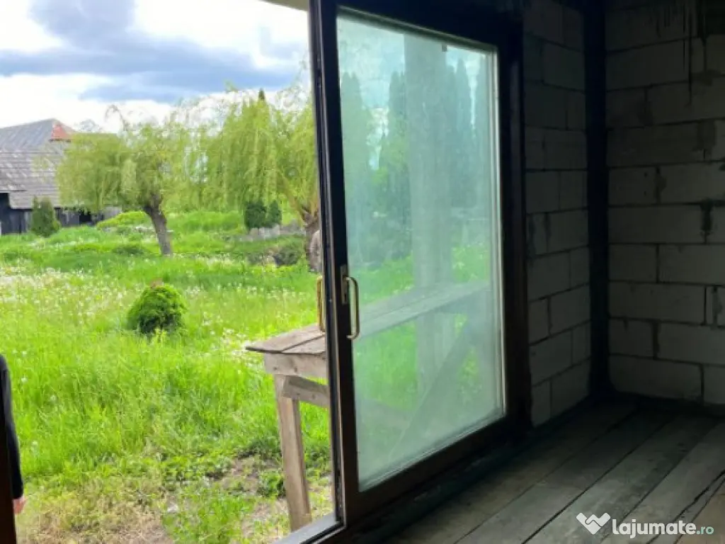 Casa la rosu, teren 1675mp, Fratautii Vechi