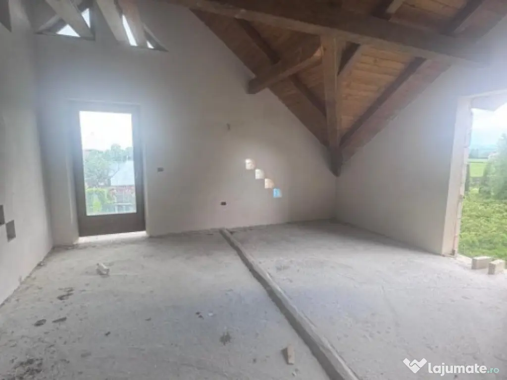 Casa la rosu, teren 1675mp, Fratautii Vechi