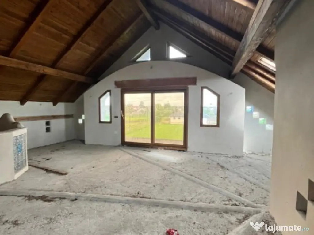 Casa la rosu, teren 1675mp, Fratautii Vechi