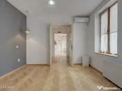 In Cartierul Evreiesc, casa 3 camere pivnita si mansarda 