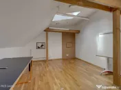 In Cartierul Evreiesc, casa 3 camere pivnita si mansarda 