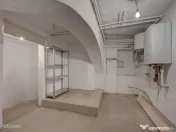 In Cartierul Evreiesc, casa 3 camere pivnita si mansarda 