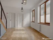 In Cartierul Evreiesc, casa 3 camere pivnita si mansarda 