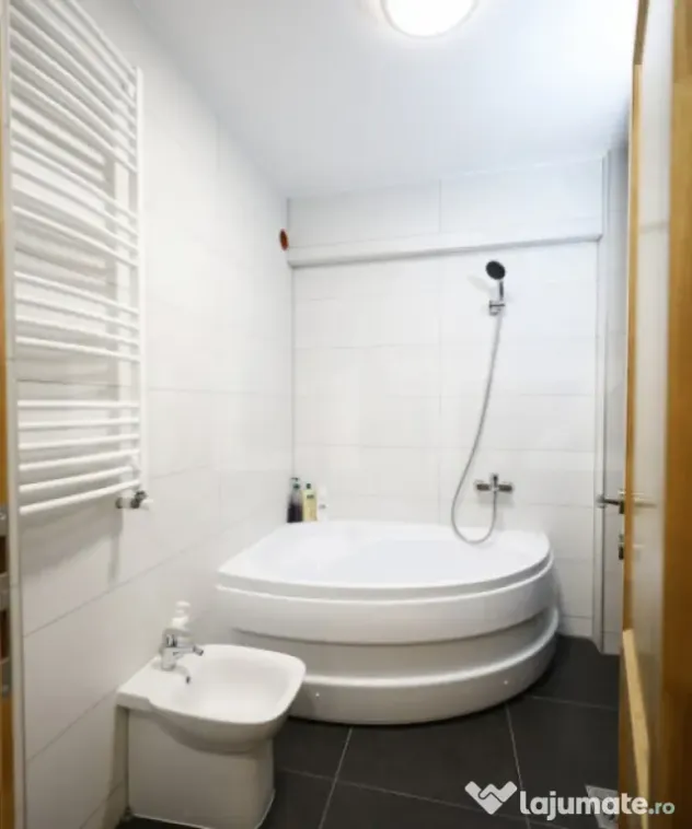 Apartament 2 camere, etaj 1, renovat complet, zona Mărășe