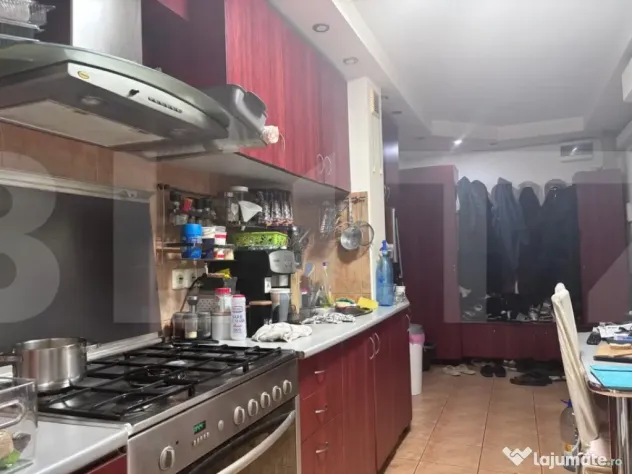 Apartament de vanzare, cu 3 camere, 55 mp, zona Lipovei