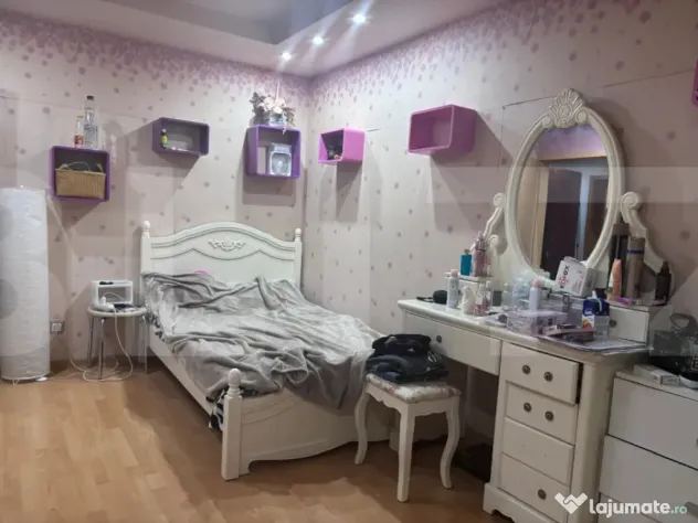 Apartament de vanzare, cu 3 camere, 55 mp, zona Lipovei