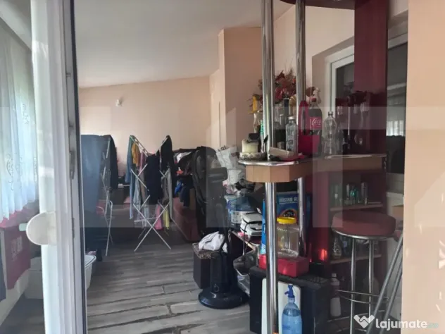 Apartament de vanzare, cu 3 camere, 55 mp, zona Lipovei