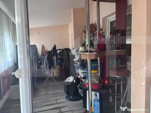 Apartament de vanzare, cu 3 camere, 55 mp, zona Lipovei