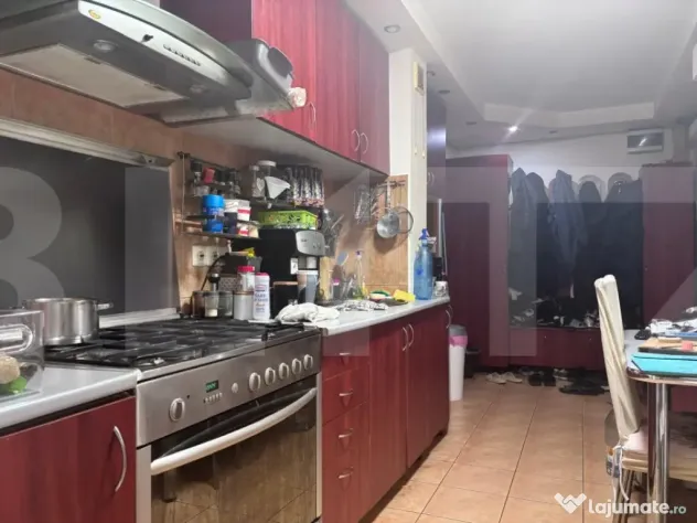 Apartament de vanzare, cu 3 camere, 55 mp, zona Lipovei