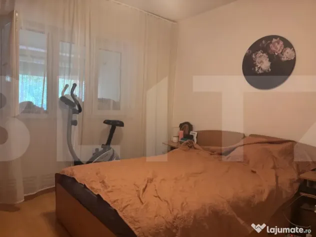 Apartament de vanzare, cu 3 camere, 55 mp, zona Lipovei