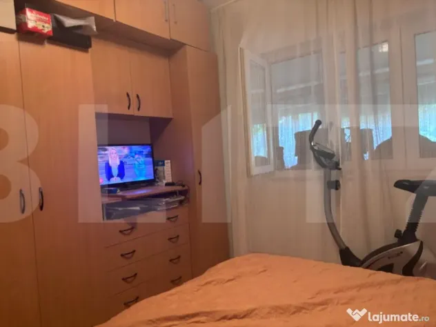 Apartament de vanzare, cu 3 camere, 55 mp, zona Lipovei