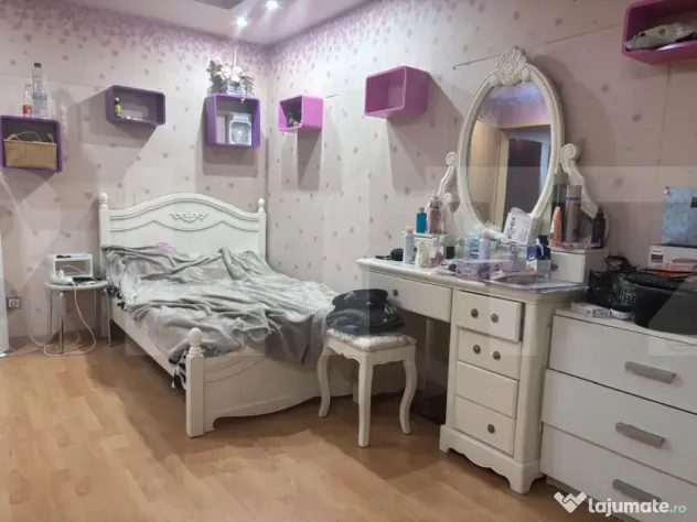 Apartament de vanzare, cu 3 camere, 55 mp, zona Lipovei