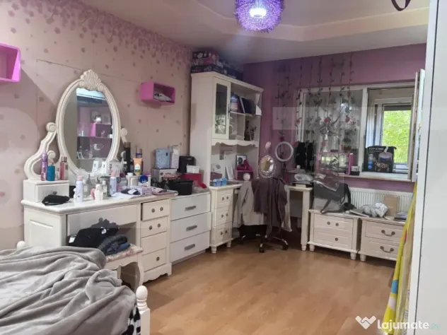 Apartament de vanzare, cu 3 camere, 55 mp, zona Lipovei