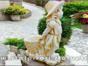 Statuetă fata cu coș, galben antichizat, model S3. 