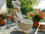 Statuetă fata cu coș, galben antichizat, model S3. 